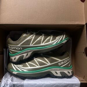 brand new salmon xt6 shoes. never worn. women’s size 11, men’s size 9